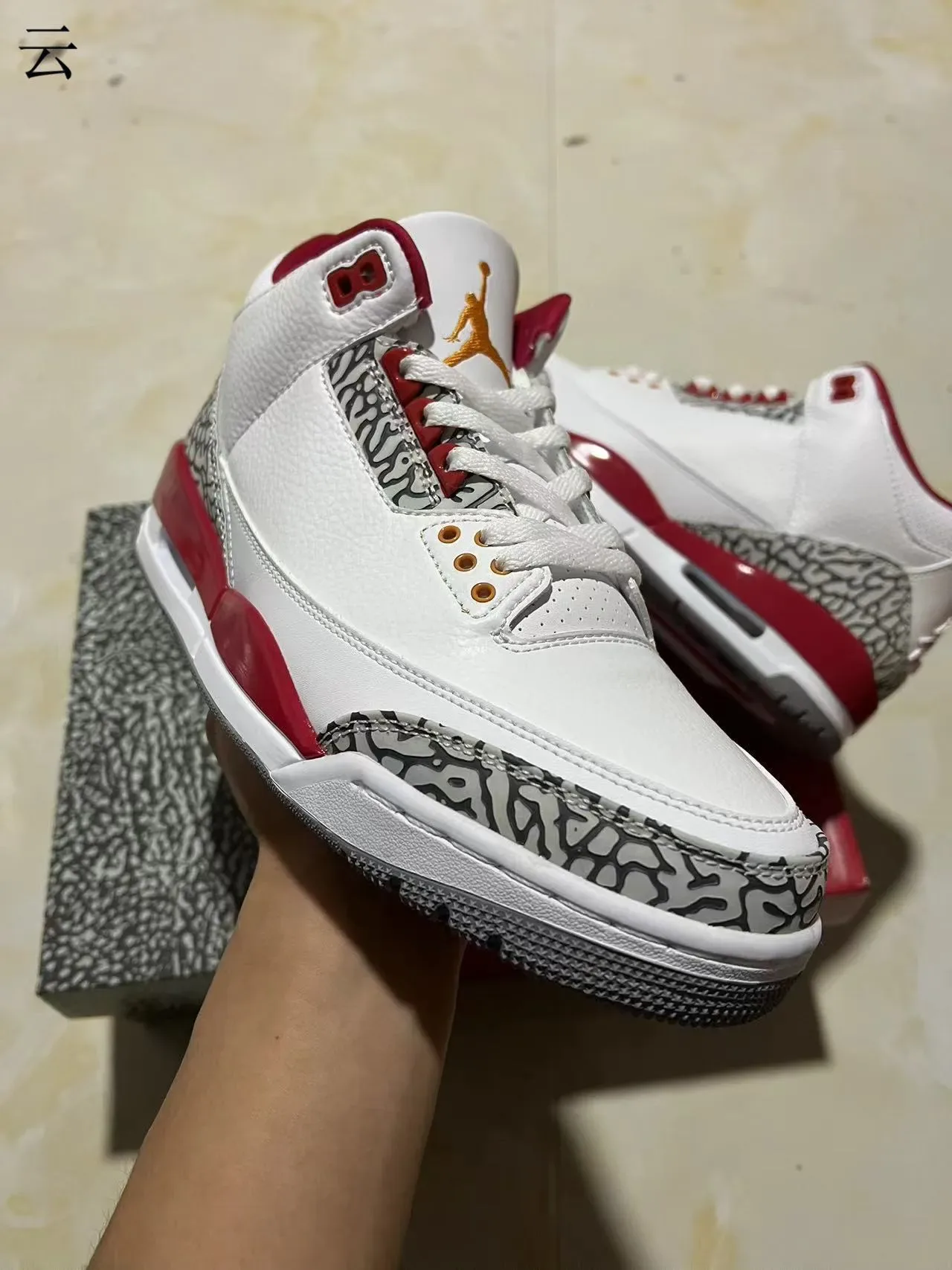 Air Jordan 3 Chaussures de Basketball Blancs et Rouges avec Impression d'Éléphant 3