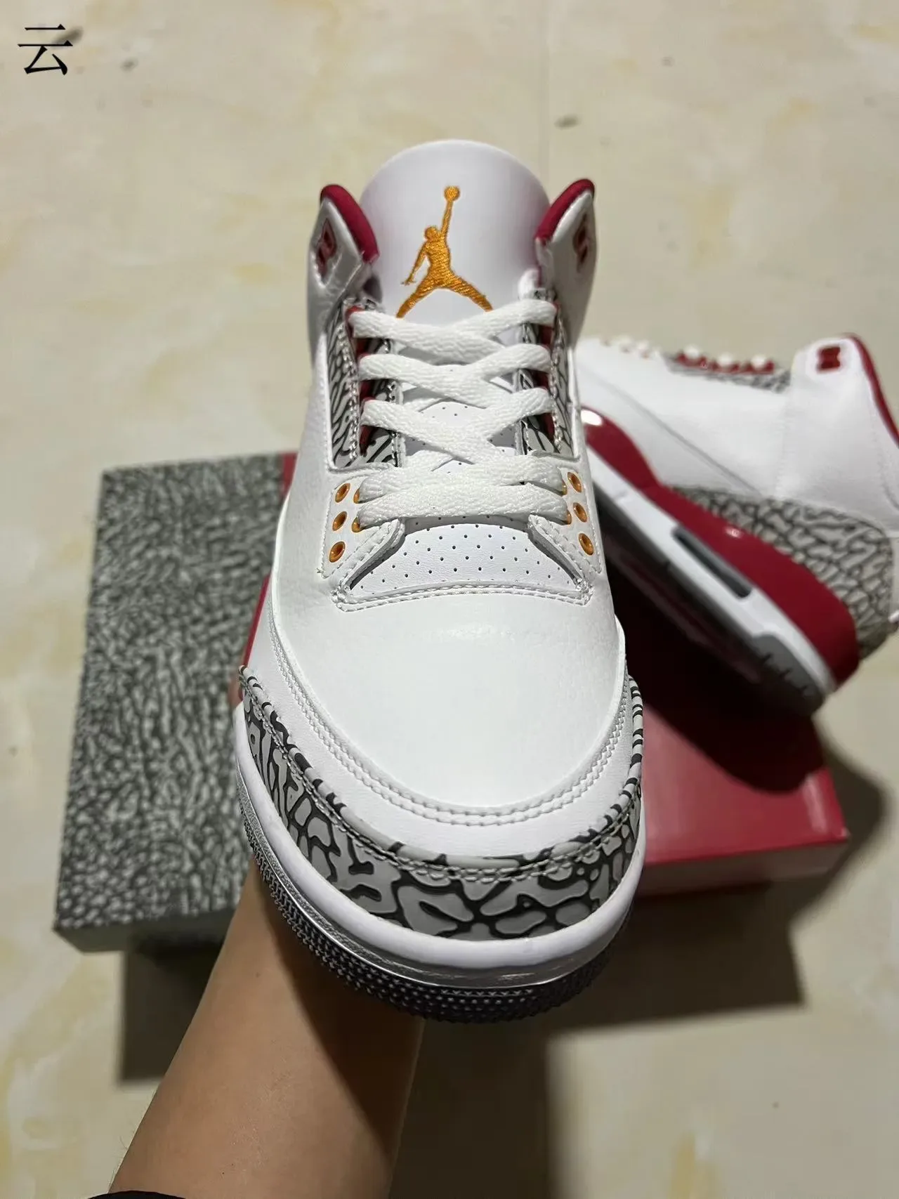Air Jordan 3 Chaussures de Basketball Blancs et Rouges avec Impression d'Éléphant 4