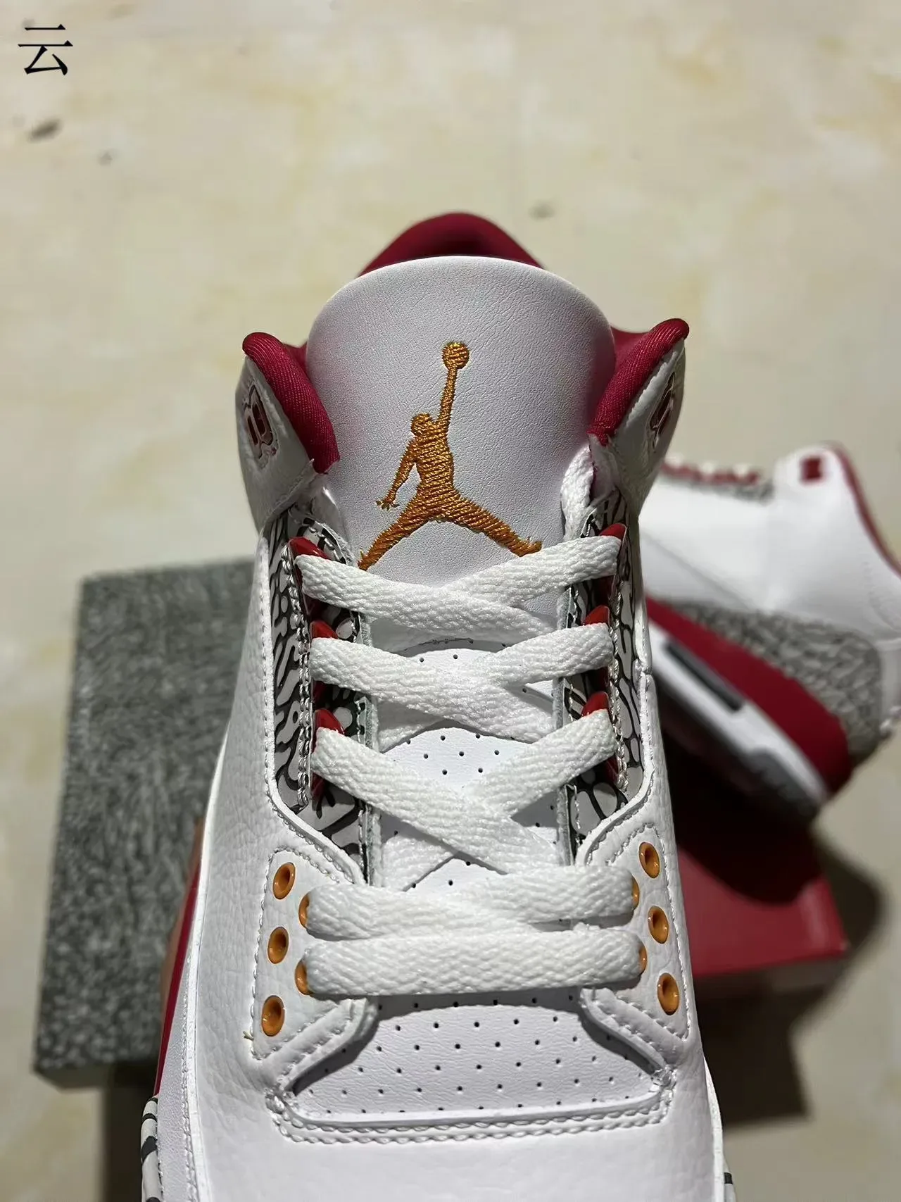 Air Jordan 3 Chaussures de Basketball Blancs et Rouges avec Impression d'Éléphant 5