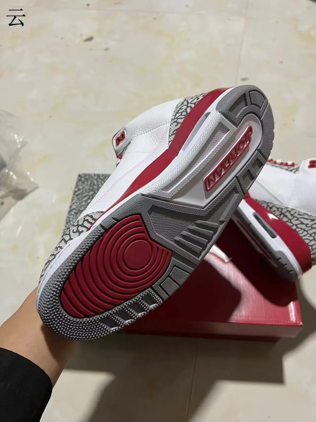 Air Jordan 3 Chaussures de Basketball Blancs et Rouges avec Impression d'Éléphant 8