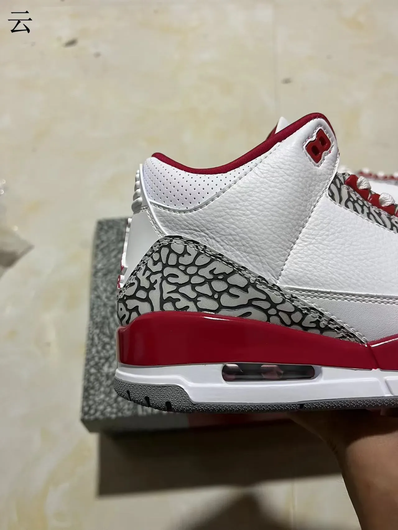 Air Jordan 3 Chaussures de Basketball Blancs et Rouges avec Impression d'Éléphant 9