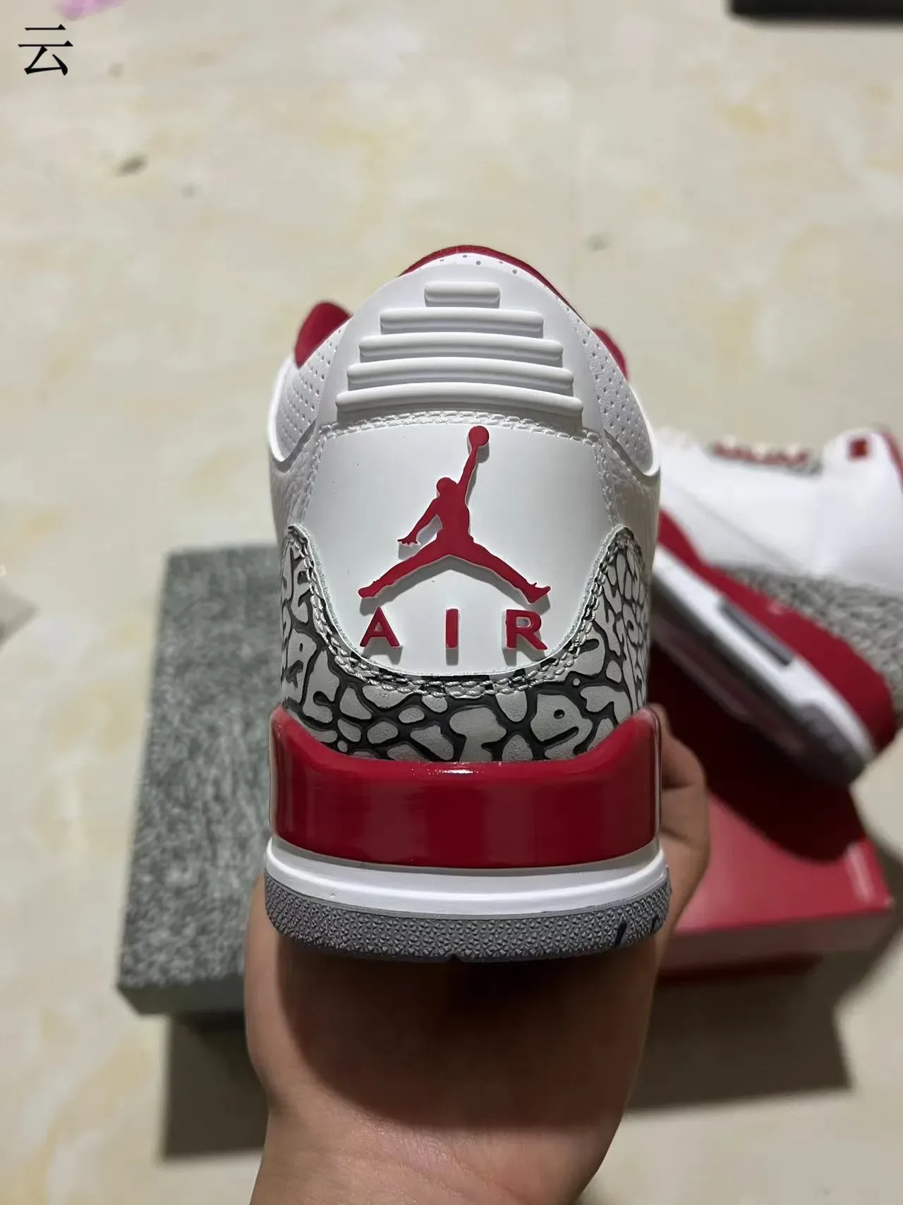 Air Jordan 3 Chaussures de Basketball Blancs et Rouges avec Impression d'Éléphant 10