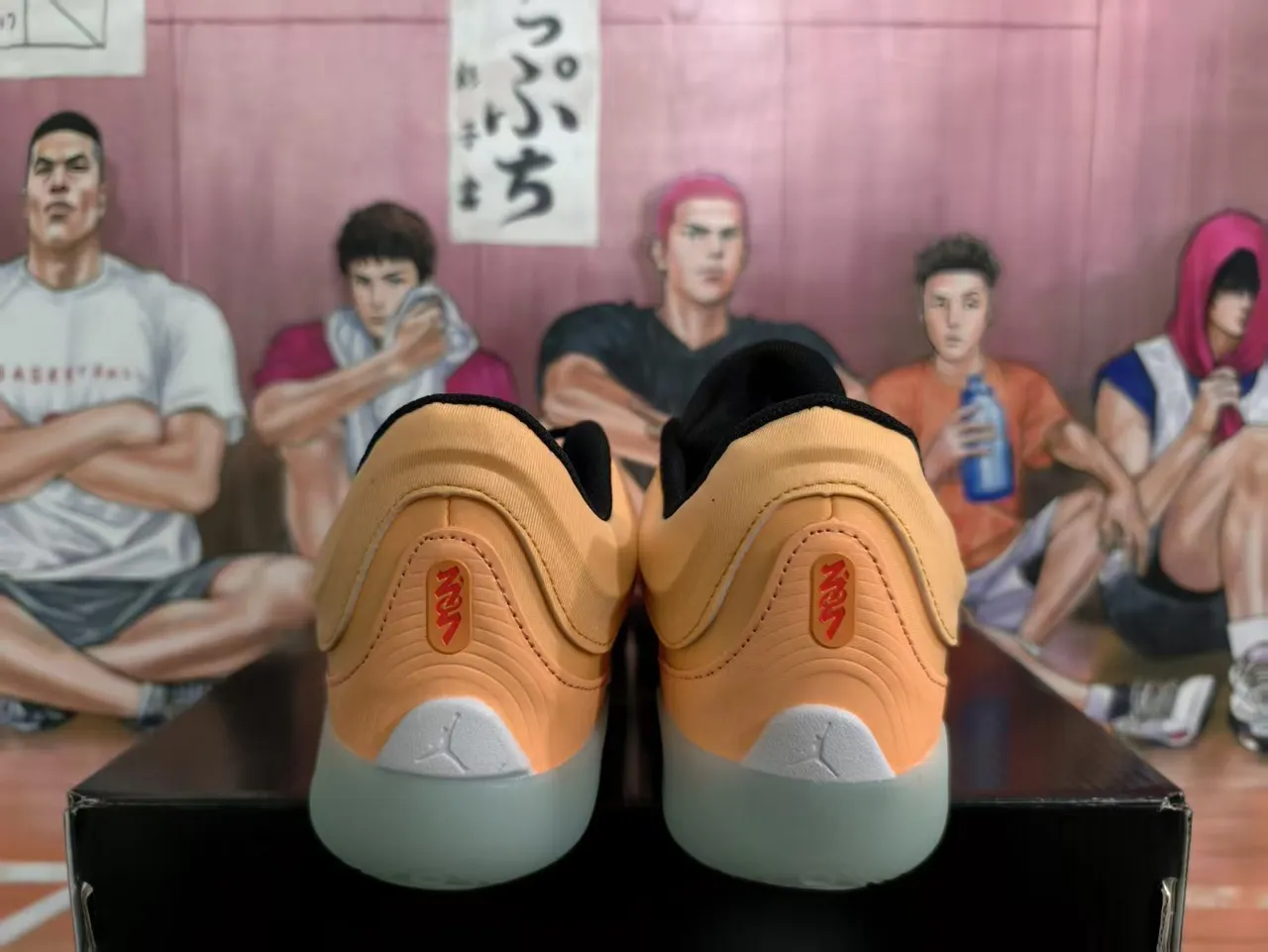 Chaussures de basketball Air Jordan 37 orange et noir 2