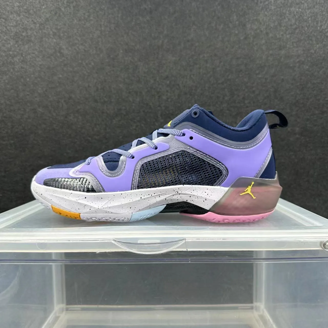 Chaussures de basketball montantes Air Jordan 37 violet et bleu marine à empeigne en cage en mesh 2