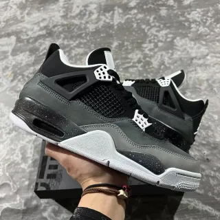 Air Jordan 4 斑点粒子灰篮球鞋