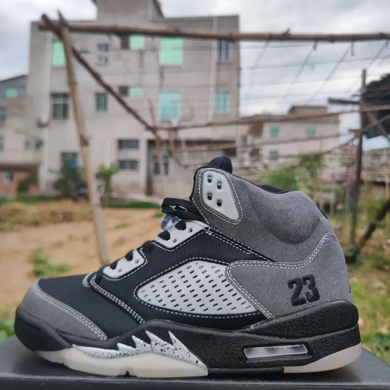 Air Jordan 5 Preto Cinza Branco Tênis de Basquete 2
