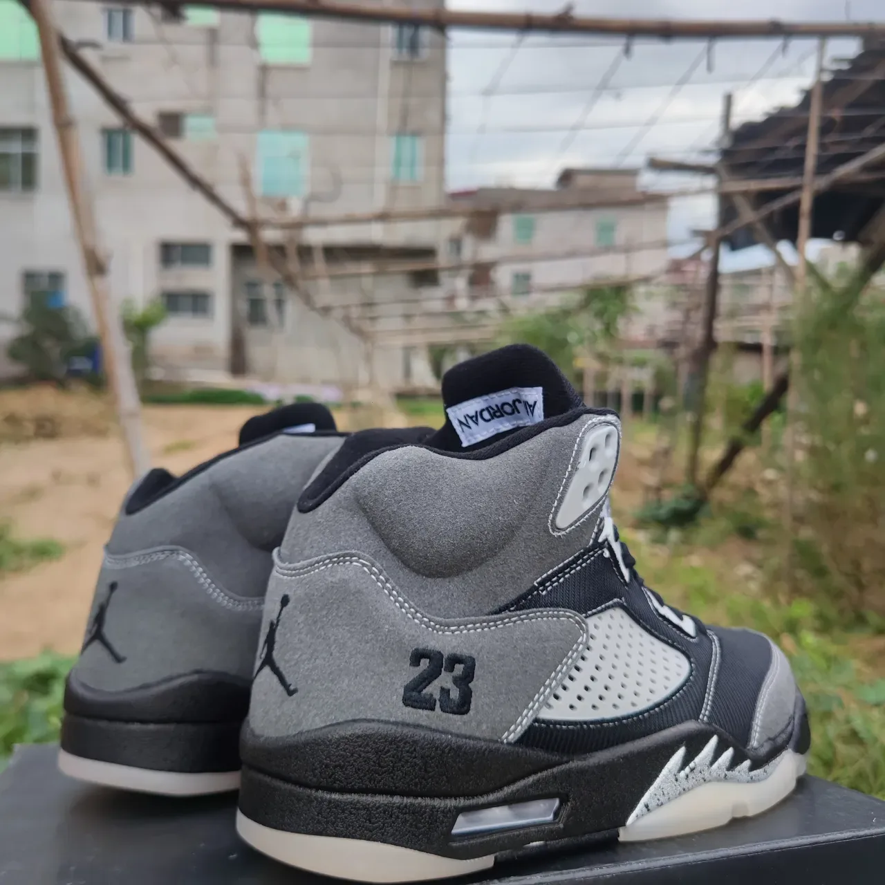 Air Jordan 5 Preto Cinza Branco Tênis de Basquete 3