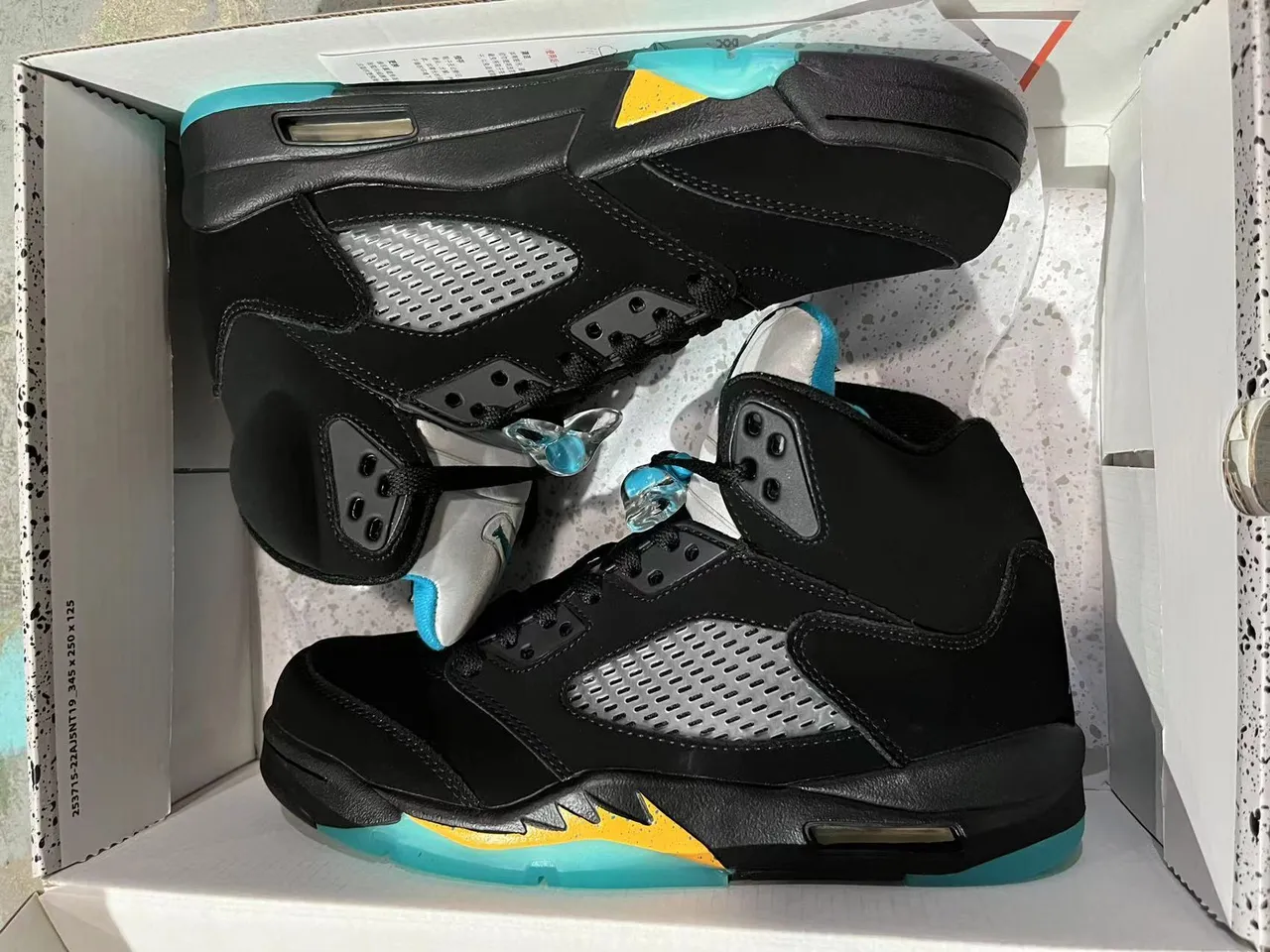 Tênis de basquete Air Jordan 5 preto amarelo turquesa 7
