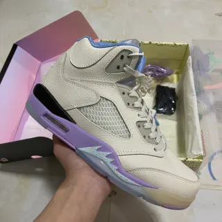 Air Jordan 5 Off-White Zapatos de Baloncesto con Acento Morado