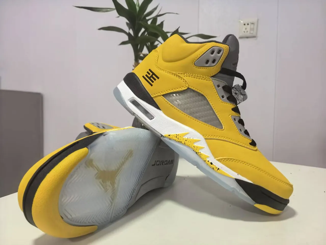Air Jordan 5 Chaussures de basketball jaune noir blanc 2