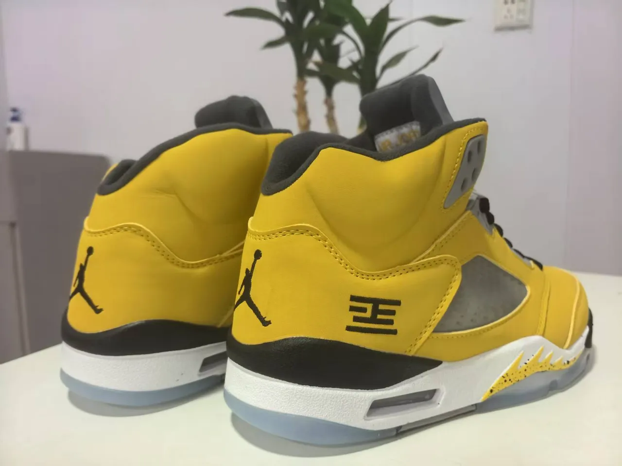 Air Jordan 5 Chaussures de basketball jaune noir blanc 5