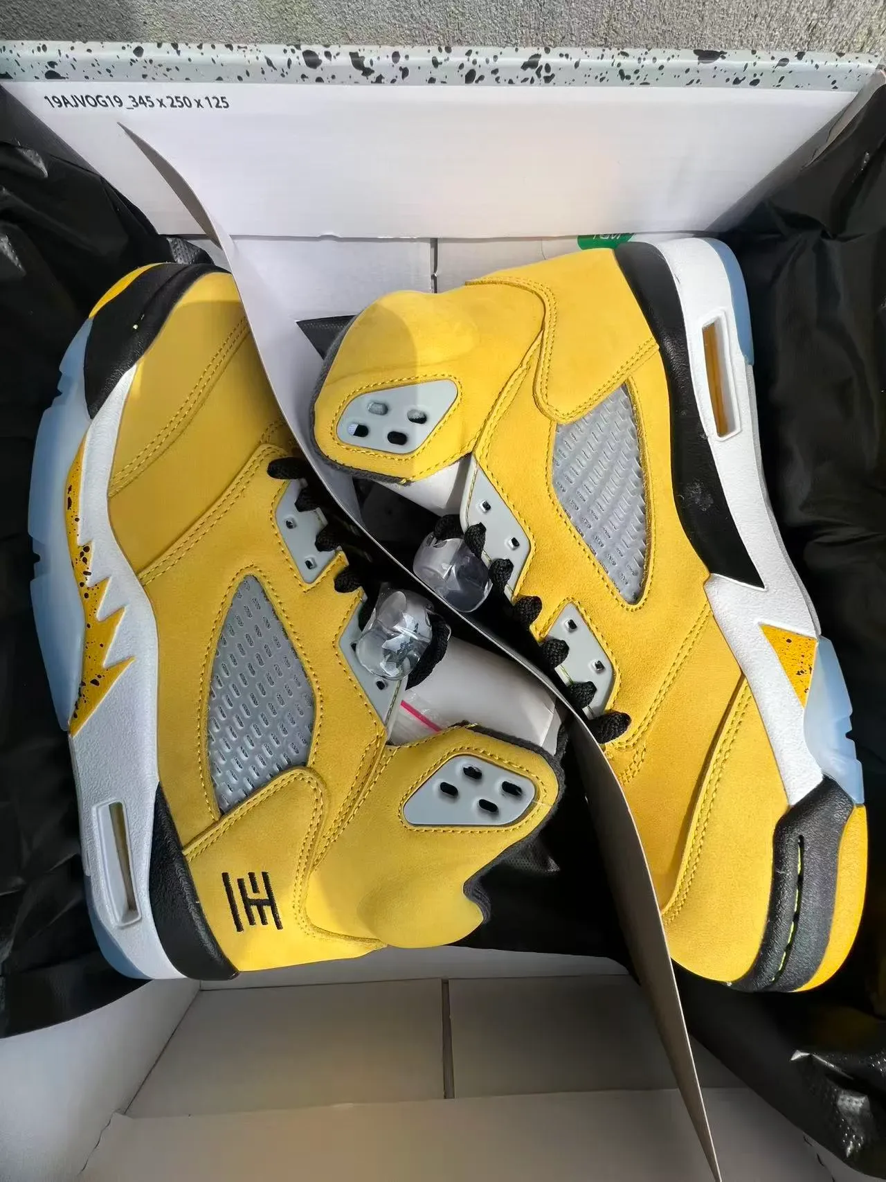 Air Jordan 5 Jaune Noir Blanc Chaussures de Basketball 9