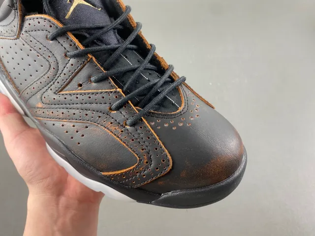 Chaussures de basketball Air Jordan 6 effet vieilli noir et marron patine 2