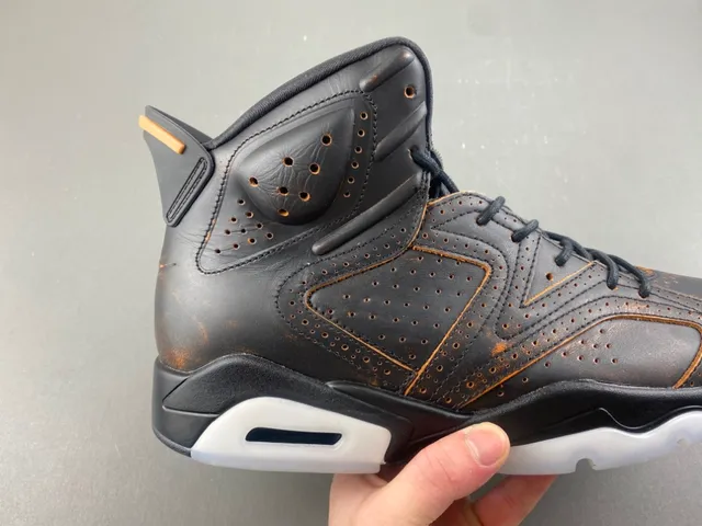 Chaussures de basketball Air Jordan 6 effet vieilli noir et marron patine 3