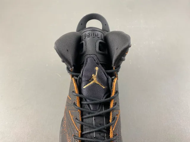 Chaussures de basketball Air Jordan 6 effet vieilli noir et marron patine 6