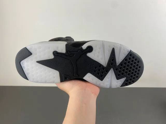 Chaussures de basketball Air Jordan 6 effet vieilli noir et marron patine 9