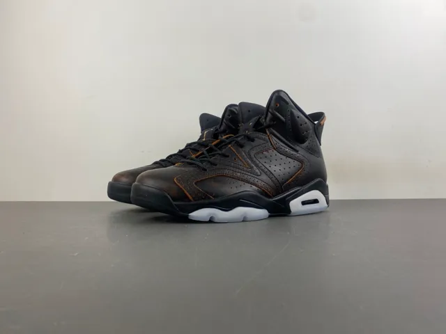 Chaussures de basketball Air Jordan 6 effet vieilli noir et marron patine 10