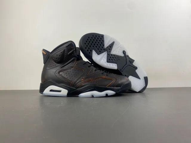 Chaussures de basketball Air Jordan 6 effet vieilli noir et marron patine 12