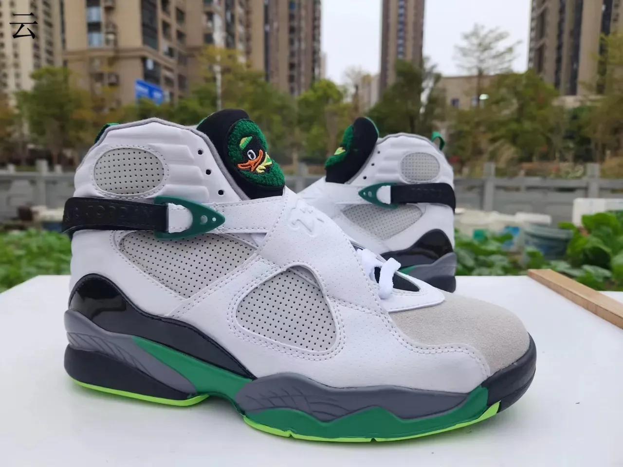 Air Jordan 8 Blanc Noir Vert Chaussures de Basketball 2