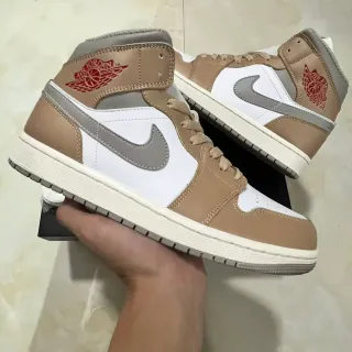 Air Jordan 米色白色高帮皮革合成上层篮球鞋