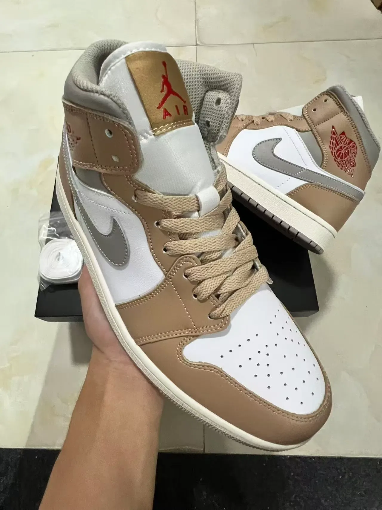 Air Jordan أحذية كرة السلة بيج أبيض عالية القمة جلدية وصناعية 2