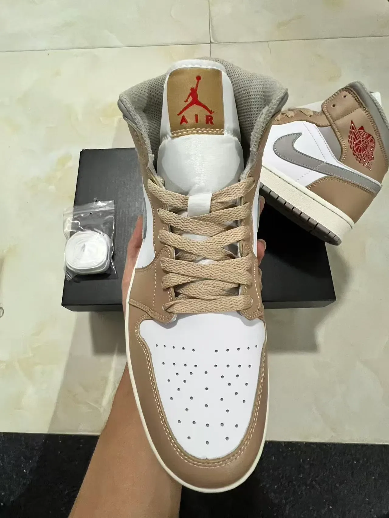 Air Jordan أحذية كرة السلة بيج أبيض عالية القمة جلدية وصناعية 3