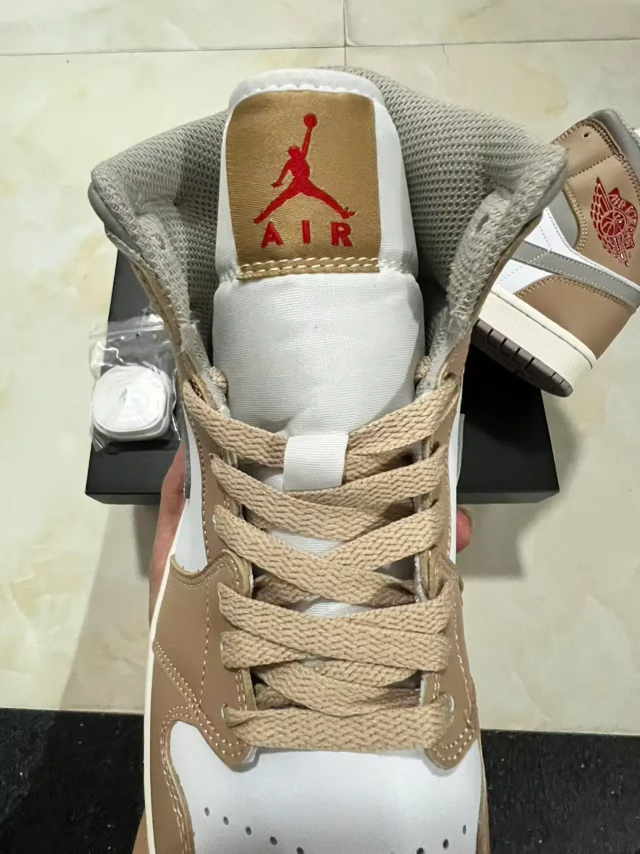 Air Jordan أحذية كرة السلة بيج أبيض عالية القمة جلدية وصناعية 4