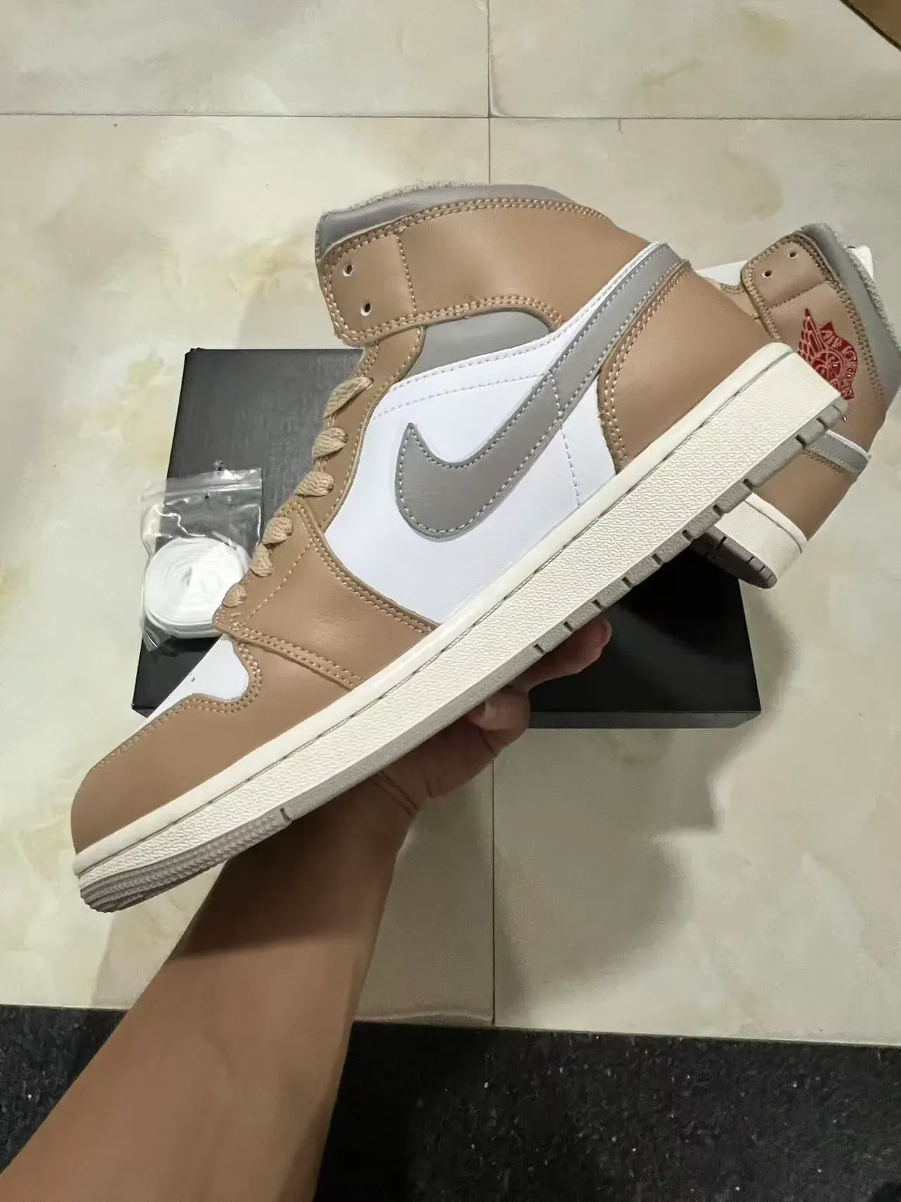 Air Jordan أحذية كرة السلة بيج أبيض عالية القمة جلدية وصناعية 5