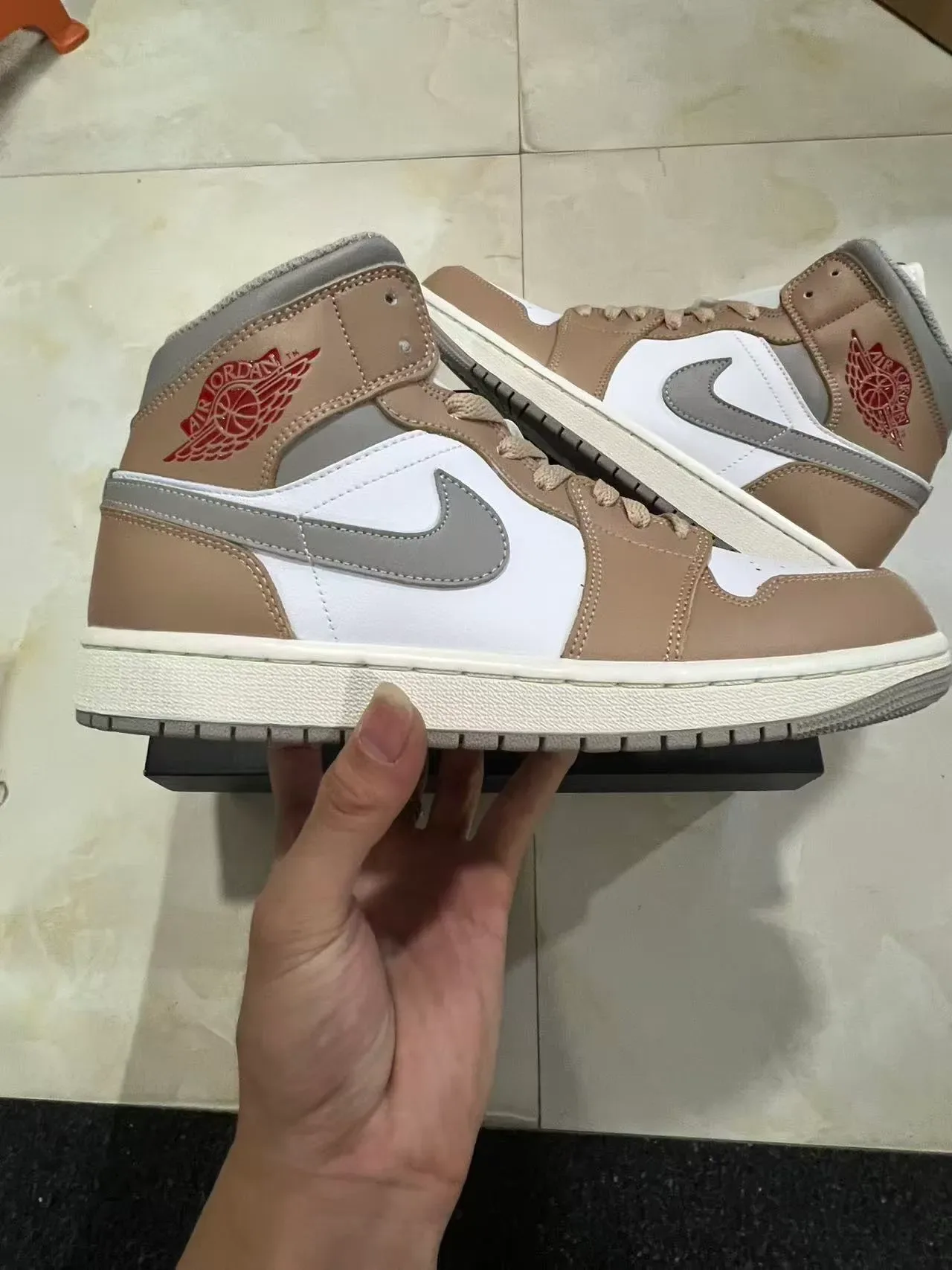 Air Jordan أحذية كرة السلة بيج أبيض عالية القمة جلدية وصناعية 7