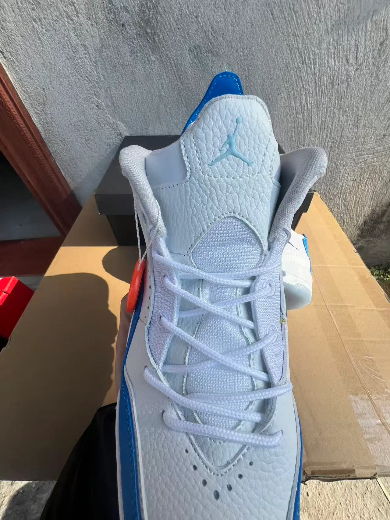 Tênis de basquete Air Jordan Legacy 312 branco e azul royal 4
