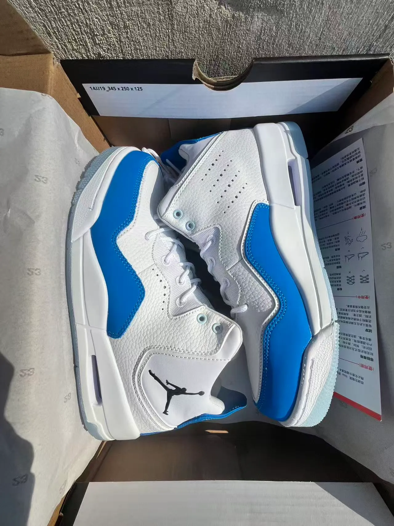 Tênis de basquete Air Jordan Legacy 312 branco e azul royal 9
