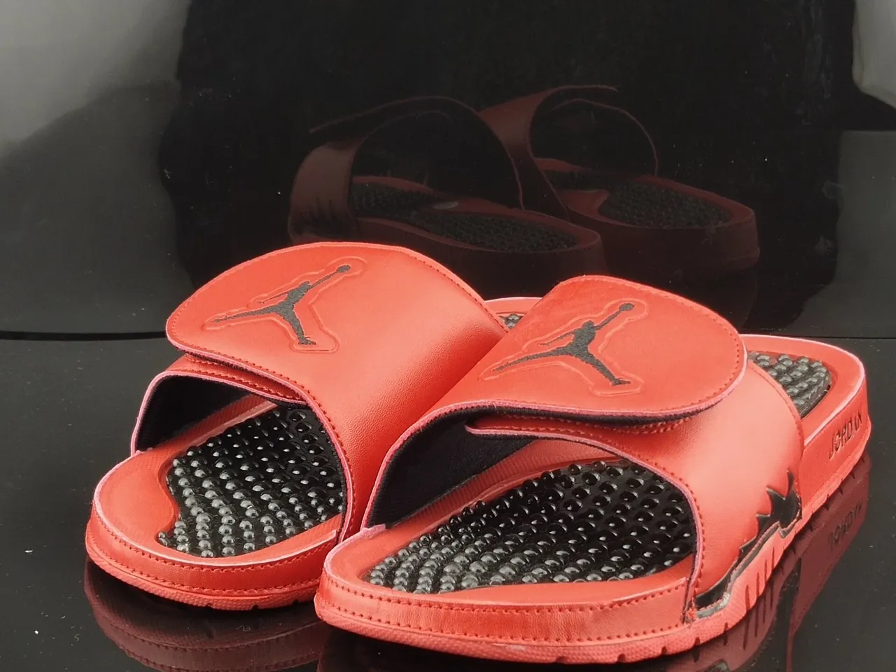Claquettes Air Jordan Slide rouge corail et noir 2