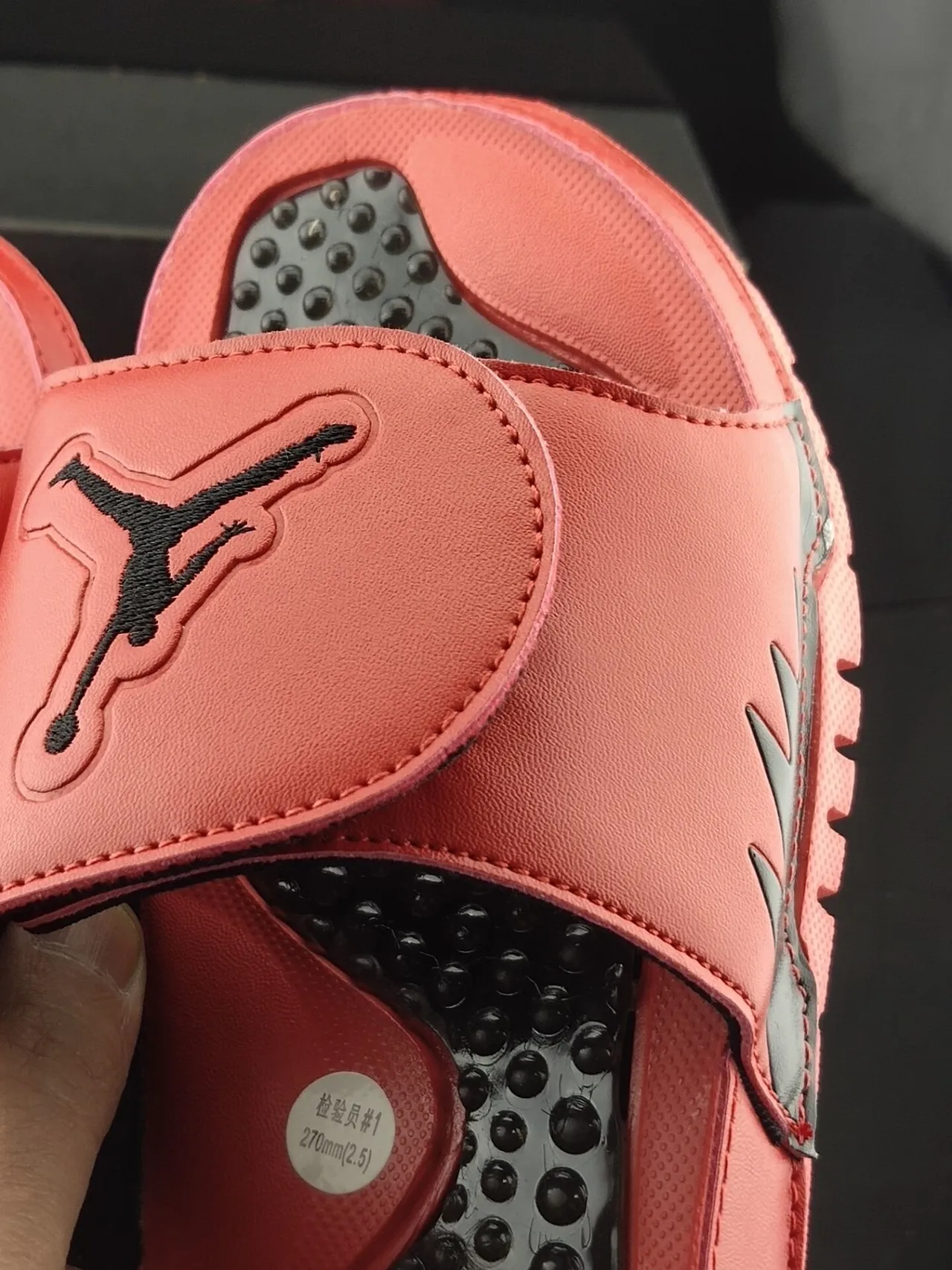 Claquettes Air Jordan Slide rouge corail et noir 6