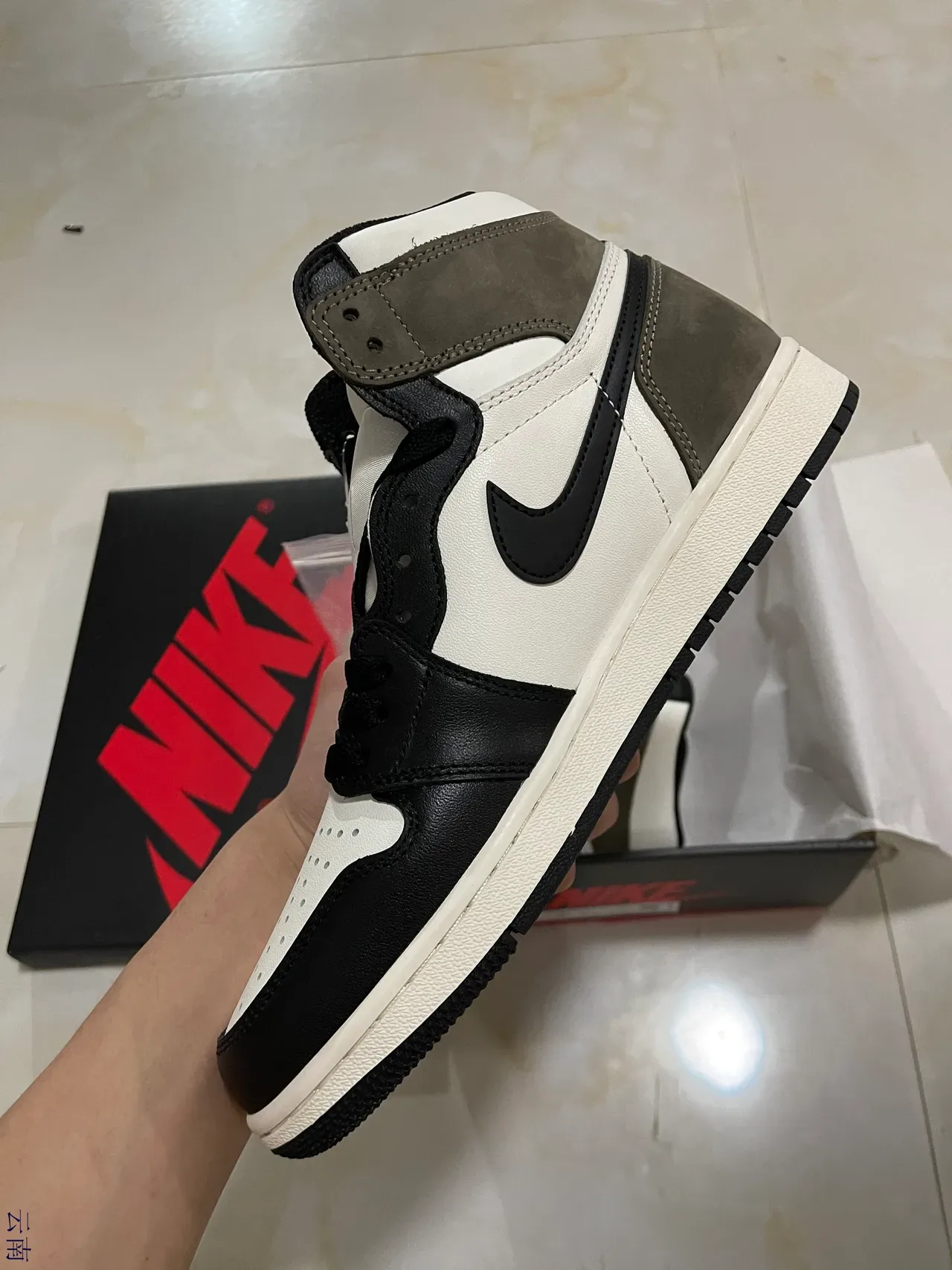Air Jordan Chaussures De Basketball Hautes En Cuir Et Daim Blanc Et Noir 4