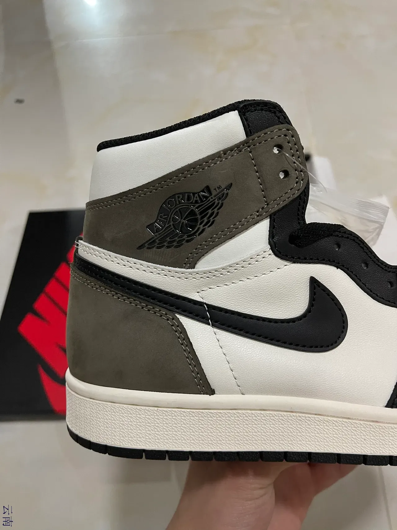 Air Jordan Chaussures De Basketball Hautes En Cuir Et Daim Blanc Et Noir 7