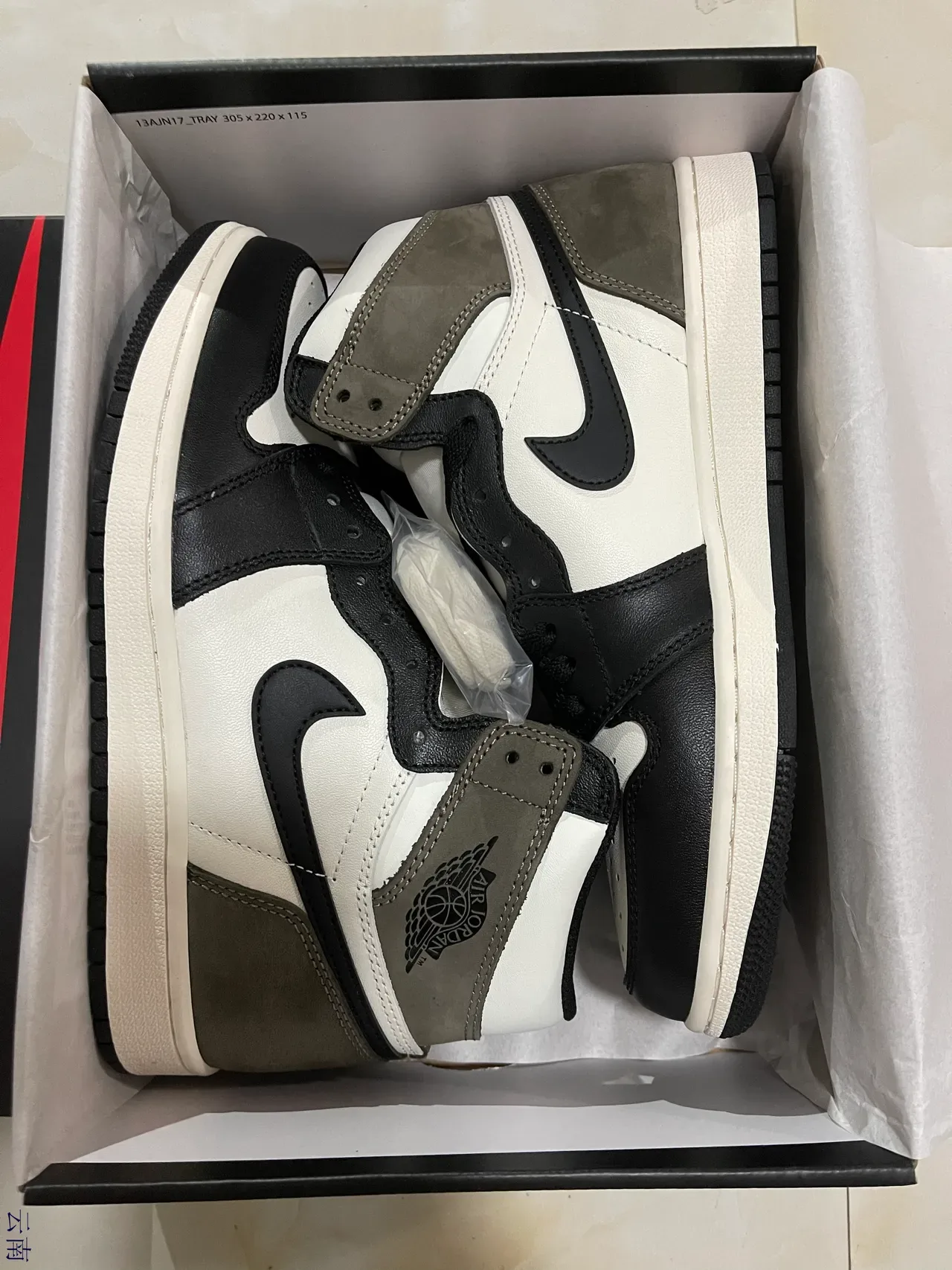 Air Jordan Chaussures De Basketball Hautes En Cuir Et Daim Blanc Et Noir 8