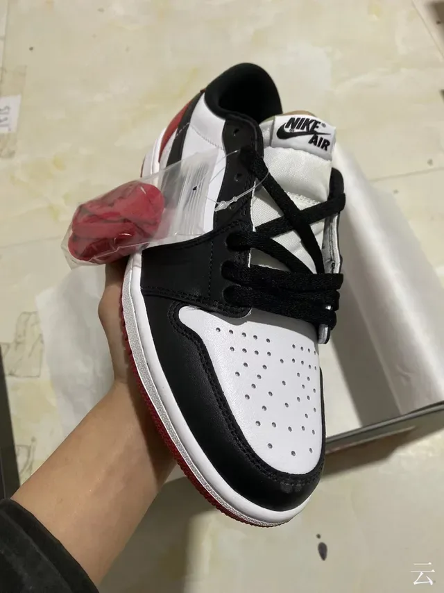 Air Jordan White Black Low-Top Leather Upper Lifestyle Sneakers 2