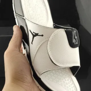 Air Jordan सफेद काला स्लाइड सैंडल टेक्स्चर्ड फुटबेड स्लिपर्स