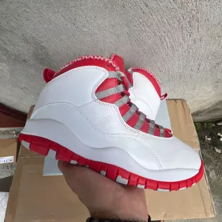 Air Jordan 白红高帮皮革鞋面篮球鞋