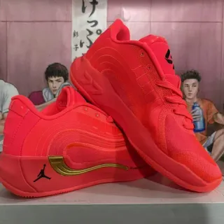 Air Jordan XXXVIII Red Gold Monochromatic Basketball Shoes