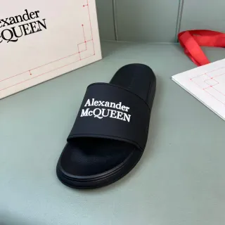 Alexander McQueen Logo Strap काली चप्पल