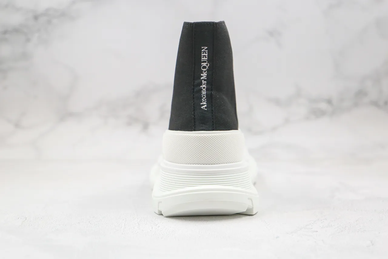 Alexander McQueen Oversized Sneaker Black and White Chunky Sneaker 3