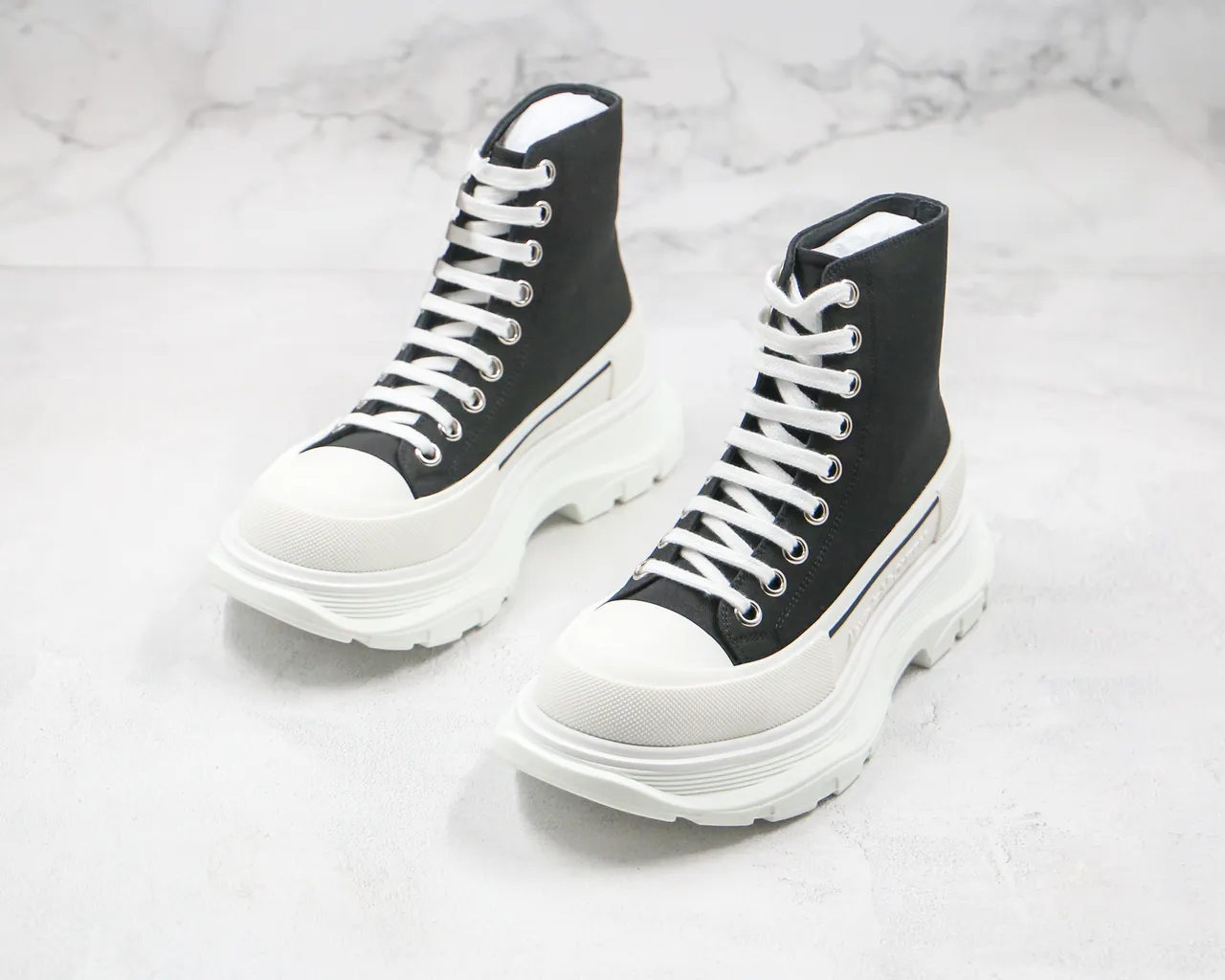 Alexander McQueen Oversized Sneaker Black and White Chunky Sneaker 7