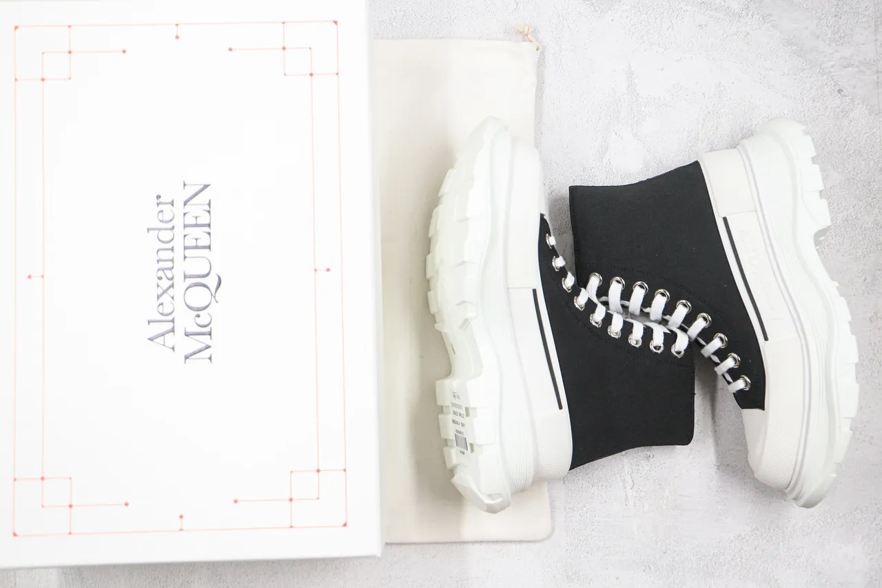 Alexander McQueen Oversized Sneaker Black and White Chunky Sneaker 8