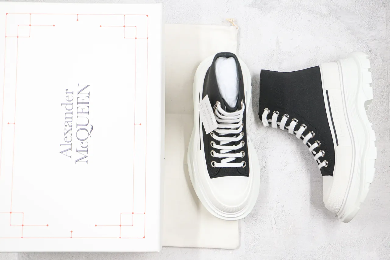 Alexander McQueen Oversized Sneaker Black and White Chunky Sneaker 9