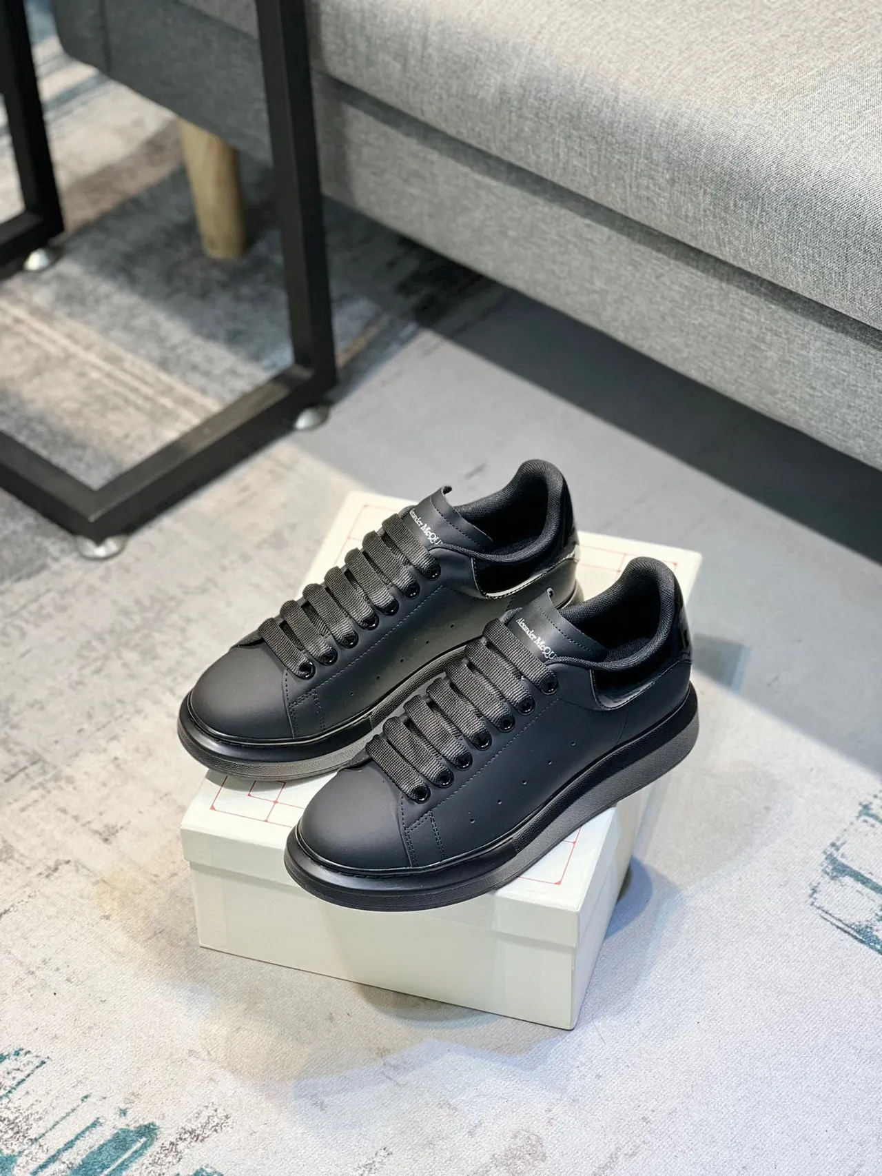 Alexander McQueen oversized 黑色生活方式运动鞋 7