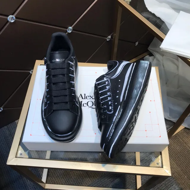 Alexander McQueen Tênis Oversized Preto Branco Sola Couro Mate Upper Lifestyle 5