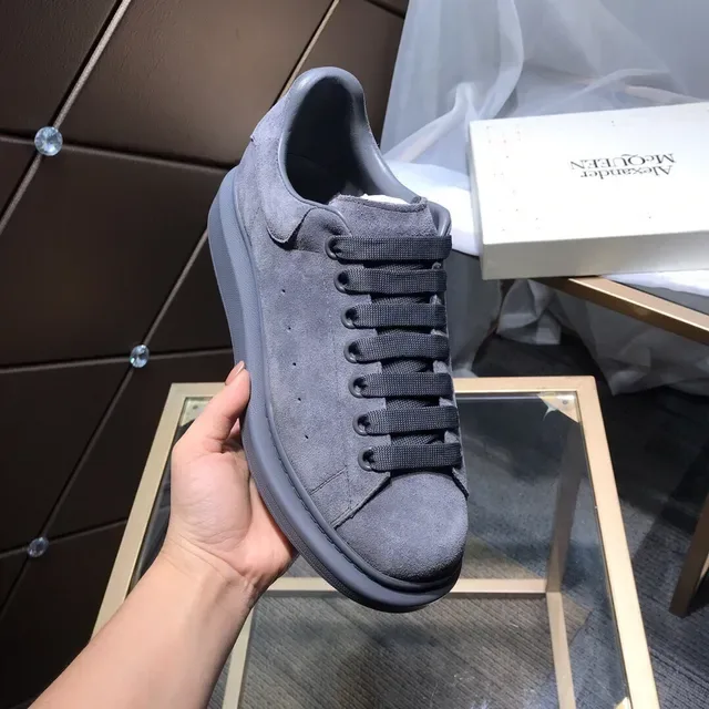 Alexander McQueen أحذية رياضية Oversized رمادي داكن سويدي Chunky 3