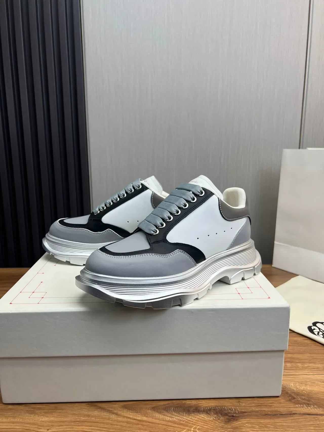 Alexander McQueen Oversized Sneaker Gray White Black Chunky Sneakers 9