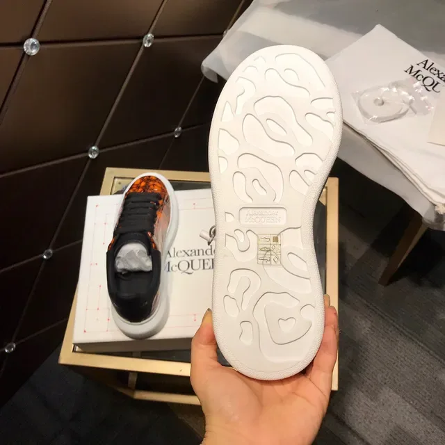 Alexander McQueen Tênis Oversized Laranja Couro Trincado Estilo de Vida 4